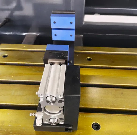 4M CNC-töötlemiskeskus koos automaatse tööriistavahetajaga (ATC)